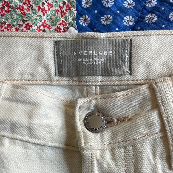 Everlane relaxed straight jean (aka rigid straight jean) in ecru! Size 26 - Picture 3 of 5